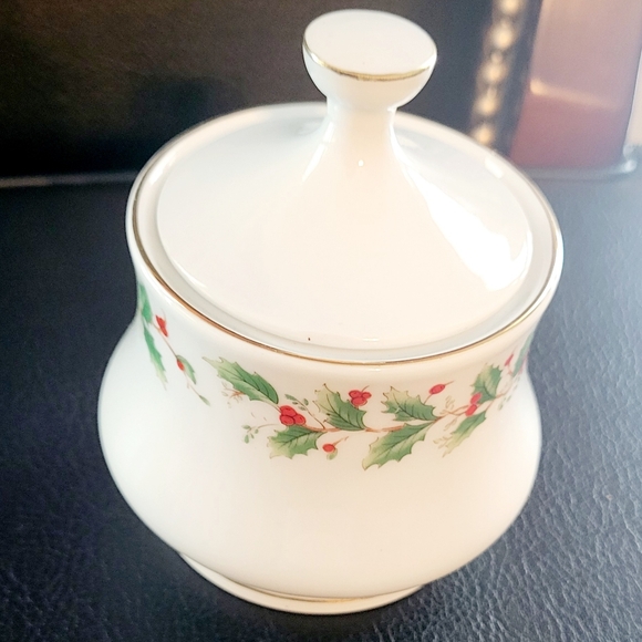 China Pearl NOEL Fine China Liling Cream & Sugar Bowl Serving Set Holly & Berry - Picture 8 of 11